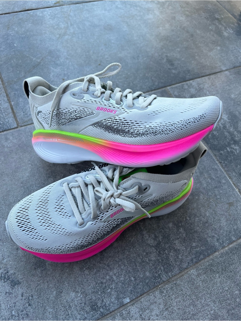 Brooks Women’s Adrenaline GTS 25 Limited Edition Pink Green